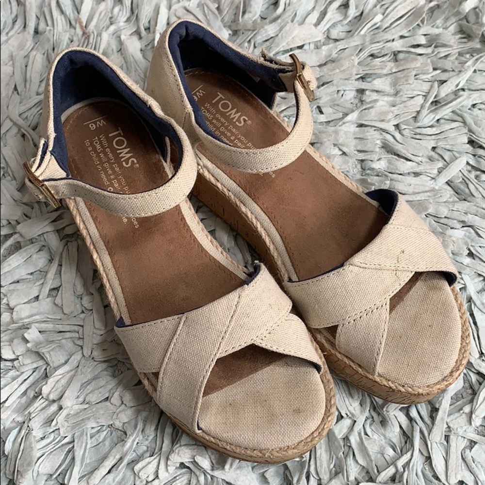 Toms sandals Size 6